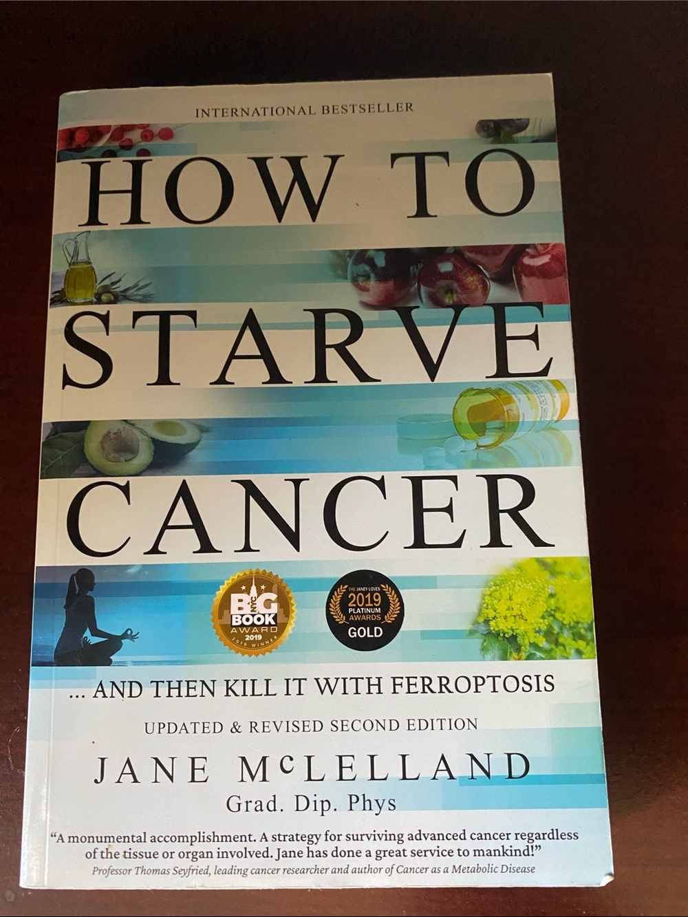 How to Starve Cancer by Jane McLelland - Blue & White Cover